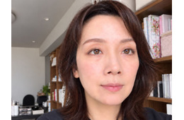 【40・50代】長井かおりさんの「ブラシを濡らす」アイメイク技がすごすぎ！「盛らずに」目元が若返るテク