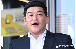 サンドウィッチマン富澤、“ピースサインに違和感”判明した病気「伊達は右手がそんな状態」