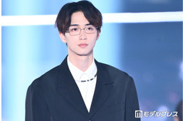 野村康太、シックなメガネ×黒スーツ姿に会場悲鳴「色気溢れてる」「似合いすぎ」と絶賛の声【TGC2026A/W】