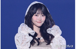 MORE STAR遠藤まりん、フード被りハートポーズで魅せる 色白美脚輝く【IDOL RUNWAY COLLECTION 2026A/W】