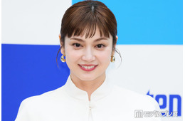 平愛梨、兄からプレゼントされた家族の絵を公開「雰囲気そのまま」「ずっと飾っておきたい宝物」と反響