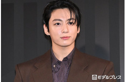 BTSジョングク、フォトコール来場で歓声止まず 階段降り颯爽と登場【HUBLOT NIGHT】