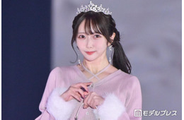 ≠ME谷崎早耶、美スタイル際立つタイトワンピ姿で会場釘付け「甘めコーデ似合う」「お姫様みたい」と反響【ガルアワ2026A/W】