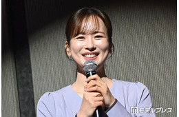 皆藤愛子、美肩＆美背中際立つオフショルコーデに反響「背中に天使の羽がクッキリ」「透明感すごい」の声