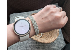 丸型フェイスがクール！ 摂取カロリーも推測できるシャープ「からだメイト Watch」レビュー