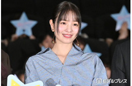 横田真悠、美ウエストちらりの白Tシャツ姿公開「お団子ヘア似合いすぎ」「大人っぽくてセクシー」と反響