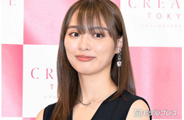 内田理央、誕生日パーティーでのノースリドレス姿公開「お人形さんみたい」「華やか」の声