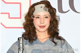 仲里依紗、13歳息子の誕生日を祝福 家族3ショット公開に「口元がママそっくり」「幸せオーラがすごい」と反響