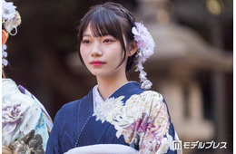 乃木坂46岡本姫奈、美脚際立つ黒タイツコーデ公開「何頭身あるの」「スタイル神」と反響