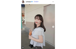 サッカー日本代表 上田綺世選手の美人妻、膝に乗せた赤ちゃんの後ろ姿公開「真ん丸頭が愛おしい」「幸せ空間」と反響