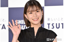 芳根京子、美脚際立つビッグニットコーデ公開「脚のラインが綺麗すぎる」「天才ビジュ」と反響