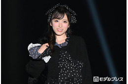 矢吹奈子、目元ストーン×ガーリーリボンで笑顔弾ける「天使みたい」「ビジュ良すぎ」と話題【TGC北九州2026】