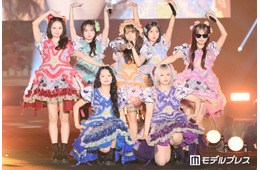 CANDY TUNE、ミニブーケ手にランウェイ＆客席に投げる 豪華2曲披露に歓声【TGC北九州2026】