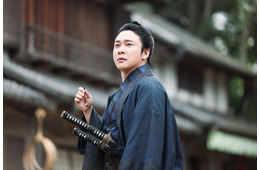 「いろはの恋は時代をかける」初回、ミセス大森元貴の役柄判明「ちょんまげ姿新鮮すぎる」「和装も似合う」“関さま”トレンド入りの反響
