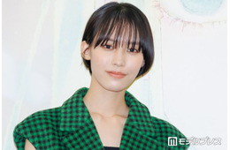 南沙良、変形スカートドレスから美脚「美しさとかっこよさが共存してる」「スタイル抜群」と反響