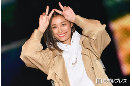 2児の母・木下優樹菜、10歳次女とのハグショット公開 複雑な親心に共感の声「尊い時間」「大きくなったね」
