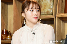 神部美咲、ふんわりミニワンピから美脚スラリ「透明感レベチ」「二度見する美しさ」と反響