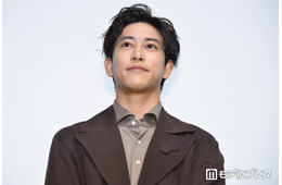 佐野岳、息子抱っこショット公開に反響「息子さんとの温度差が可愛い」「嬉しさがビシビシ伝わってくる」の声