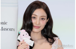 TWICEジヒョ、スラリ引き締まった美ウエスト際立つへそ出しコーデ披露「スタイル良すぎ」「まさに女神降臨」の声