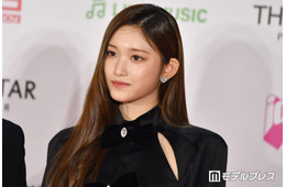 IVEイソ、美肌際立つ衣装姿にファンため息「透明感が凄い」「美の化身」と反響
