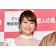 村上佳菜子、夫顔出し密着自撮り公開「後ろが気になる」「見ているこっちまで幸せ」と反響