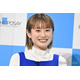 高橋愛、膝上ミニスカから美脚チラリ「綺麗」「引き締まってる」の声