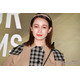 藤井サチ、膝上ミニで美脚輝く パリ満喫ショットに「絵になる」「スタイル抜群」と反響