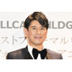 川崎麻世「隠し撮りされた」21歳年下妻との“銀ブラ”ショット公開「絵になる」「映画のワンシーンみたい」の声