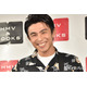 中尾明慶「妻から寝室を別にしたいとの申し出が」自宅での寝姿公開「思わず二度見した」「ベッドが大きい」と反響