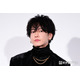 佐藤健、大物女性歌手とゲームで完敗「手も足も出ませんでした」対戦ショットに反響相次ぐ「豪華すぎ」「CMのような1シーン」