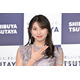 卒業発表のモー娘。牧野真莉愛、新庄剛志監督の顔プリントTシャツ×美脚際立つミニスカ姿で球場ショット「日ハム愛溢れてる」「隠しきれないアイドルオーラ」