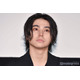 村上虹郎、インスタ更新で謝罪「自身の言葉で当時のことをお話しさせていただければ」元交際相手への暴行疑いで書類送検