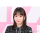 川栄李奈、美肩際立つオフショル姿でディズニー満喫「肌の透明感すごい」「顔小さすぎてサングラスが大きく見える」と反響