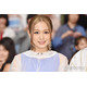 西野カナ、美ウエストにへそピ輝く 地元ライブショットに反響「ギャル感あって最高」「引き締まってる」