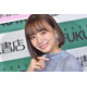 岡田紗佳、ミニスカ×柄ストッキング衣装でスラリ美脚披露「等身バランス神」「脚長すぎ」