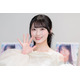 AKB48メンバー、美脚際立つミニスカオフショットに反響「肌白くて発光してる」「脚長い」
