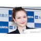 村重杏奈、美ボディ際立つ水着姿で川遊び満喫「透き通るような白い肌に目が釘付け」「重ね着コーデ可愛すぎる」の声