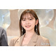 鈴木愛理、キャミ姿でのオシャレショットに反響「大人の色気」「美しすぎる」の声