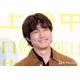 坂口健太郎、結婚発表翌日に公の場登場 祝福の言葉に笑顔で会釈【私はあなたを知らない、】