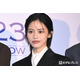 安斉星来、美デコルテ際立つオフショルドレス姿に絶賛の声「目がくらむほど綺麗」「まさに女神」