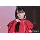 ≠ME鈴木瞳美、タイトミニの韓国風制服姿で美脚スラリ「似合いすぎる」「脚に見惚れちゃう」と反響