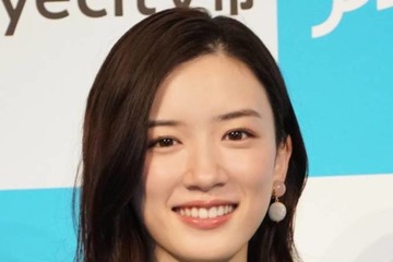 「スタイル最強」永野芽郁、ほっそり美ウエスト披露のお腹見せコーデに反響「腹筋かっこよすぎる」 画像