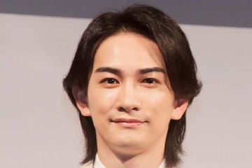 町田啓太、無造作ヘアがオシャレな秋コーデに絶賛の声「パーフェクト」「素敵過ぎる」 画像