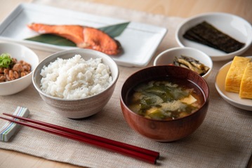 【ドイツ人に…】朝食が”焼き魚やお味噌汁”だと話すと…次の瞬間、彼がとても驚いた理由に『普通だと思ってた』 画像