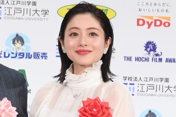 石原さとみ、共演俳優のサプライズ登場に驚き 出産後初映画は「精神が壊れるギリギリだった」【第49回報知映画賞】 画像