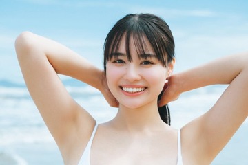 豊島心桜、美バスト輝く純白水着姿「週プレ」表紙登場 画像