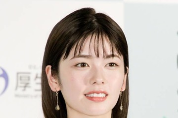 小芝風花、お茶目な“トナカイ”SHOTにファンほっこり「なんて可愛い」「最高のクリスマスプレゼント」 画像