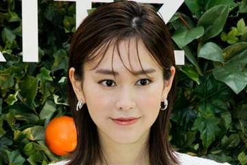 桐谷美玲、佐藤ありさとのにっこりピースSHOTに反響「仲良し」「いつまで経っても最強の2人」 画像