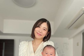 山本圭壱、妻・西野未姫と愛娘が自宅での仕事中に…！？家族の微笑ましい時間に「幸せですね」「可愛すぎる」 画像