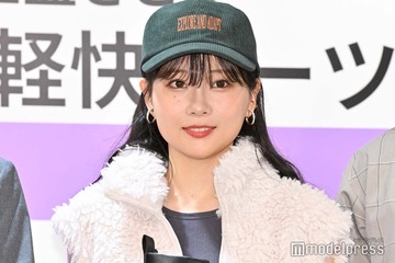 重盛さと美、ミニスカからスラリ美脚披露「セクシー」「攻めてる」と反響 画像